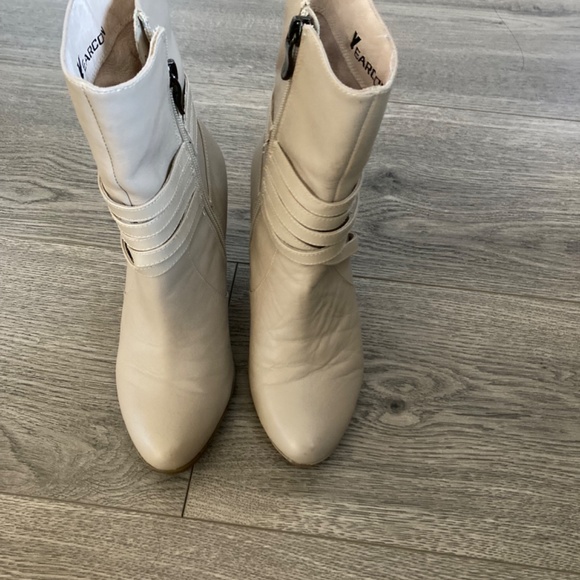 Almost brand new leather boots - Picture 2 of 3